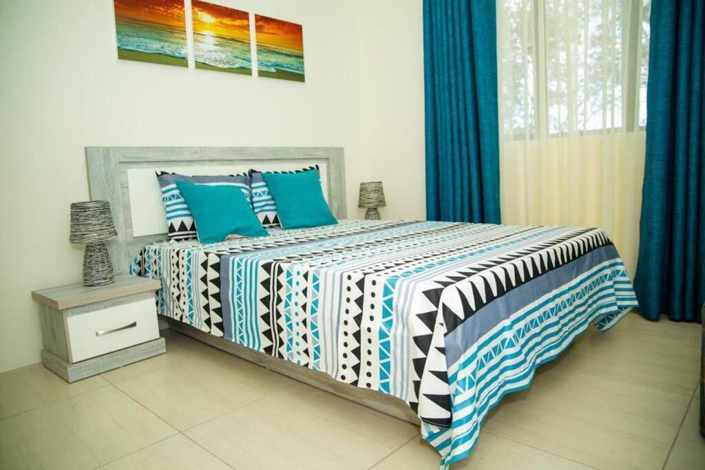 Entire Luxury 3 Bedroom Condo For Rent - Flic-En-Flac - Close To Beach Extérieur photo