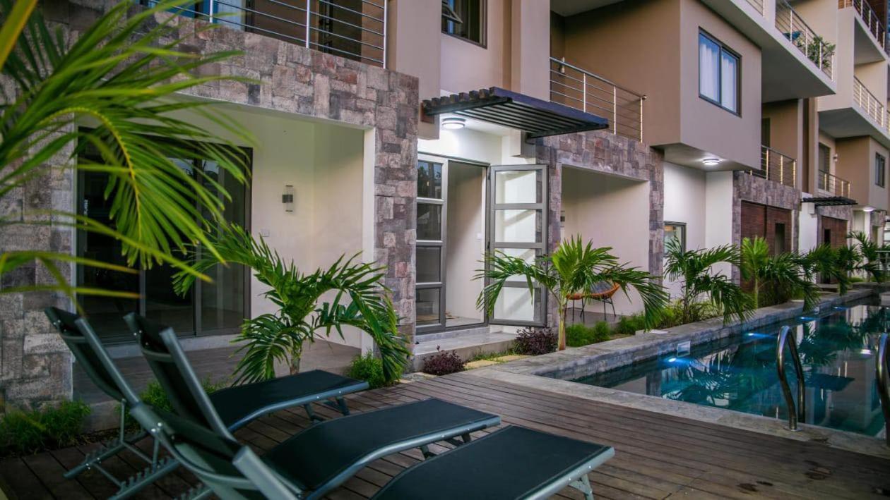 Entire Luxury 3 Bedroom Condo For Rent - Flic-En-Flac - Close To Beach Extérieur photo