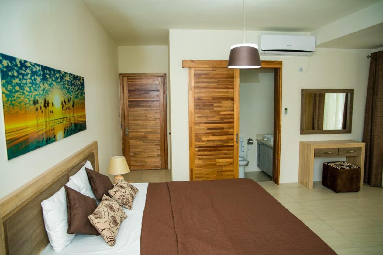 Entire Luxury 3 Bedroom Condo For Rent - Flic-En-Flac - Close To Beach Extérieur photo
