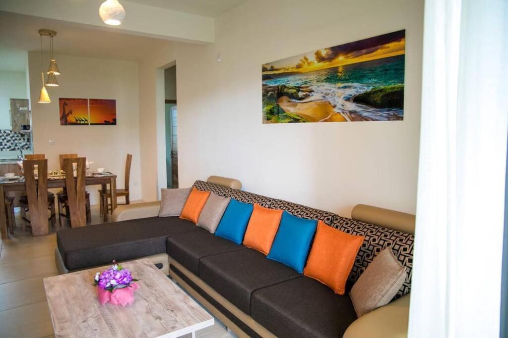 Entire Luxury 3 Bedroom Condo For Rent - Flic-En-Flac - Close To Beach Extérieur photo