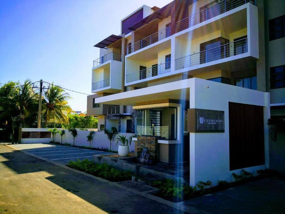 Entire Luxury 3 Bedroom Condo For Rent - Flic-En-Flac - Close To Beach Extérieur photo