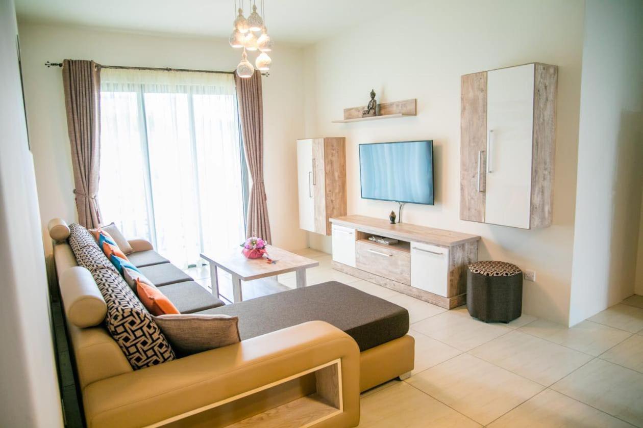 Entire Luxury 3 Bedroom Condo For Rent - Flic-En-Flac - Close To Beach Extérieur photo