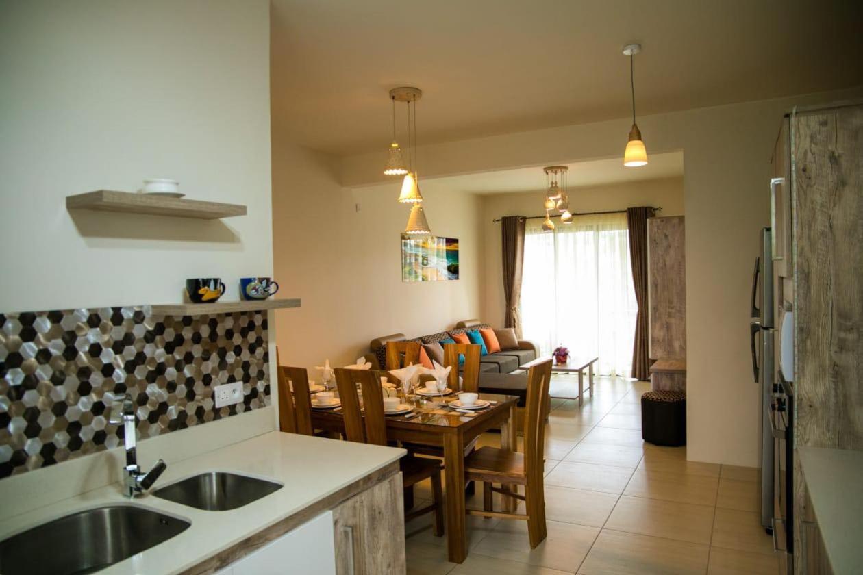 Entire Luxury 3 Bedroom Condo For Rent - Flic-En-Flac - Close To Beach Extérieur photo